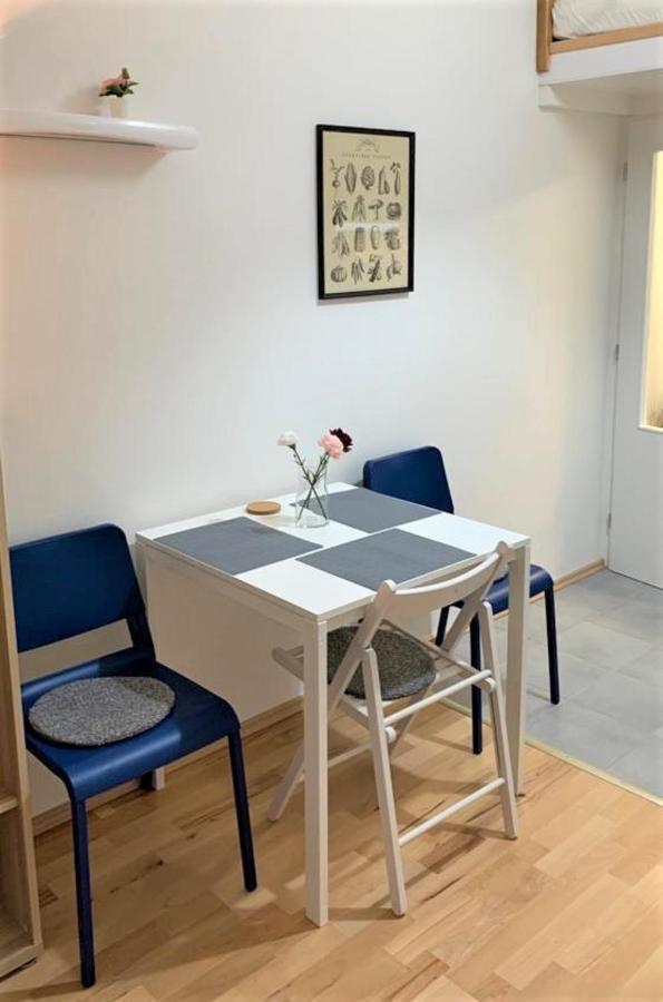 Side Street Apartments Прага Экстерьер фото