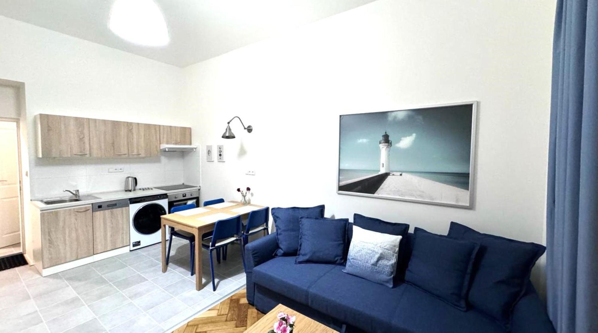Side Street Apartments Прага Экстерьер фото