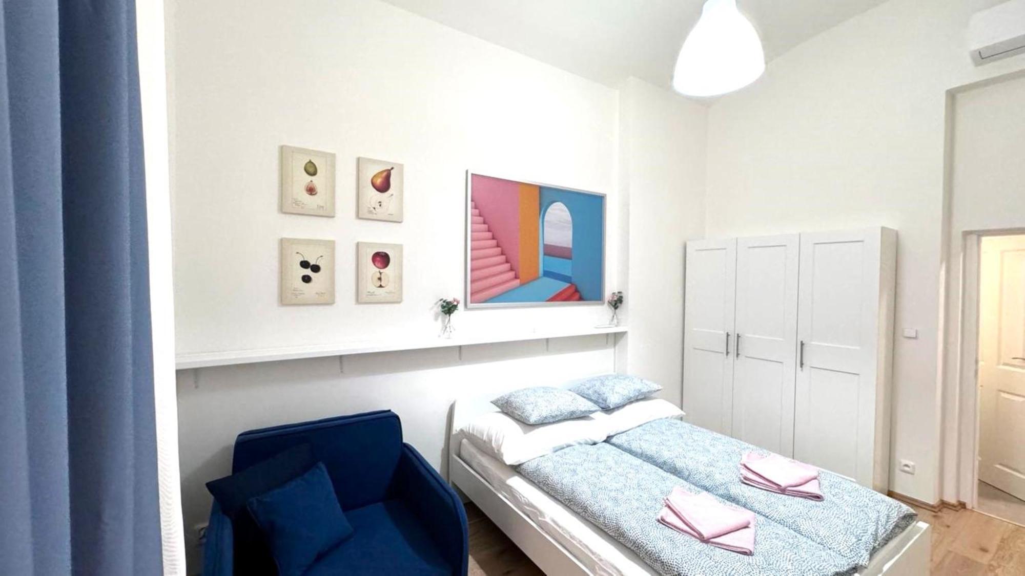 Side Street Apartments Прага Экстерьер фото