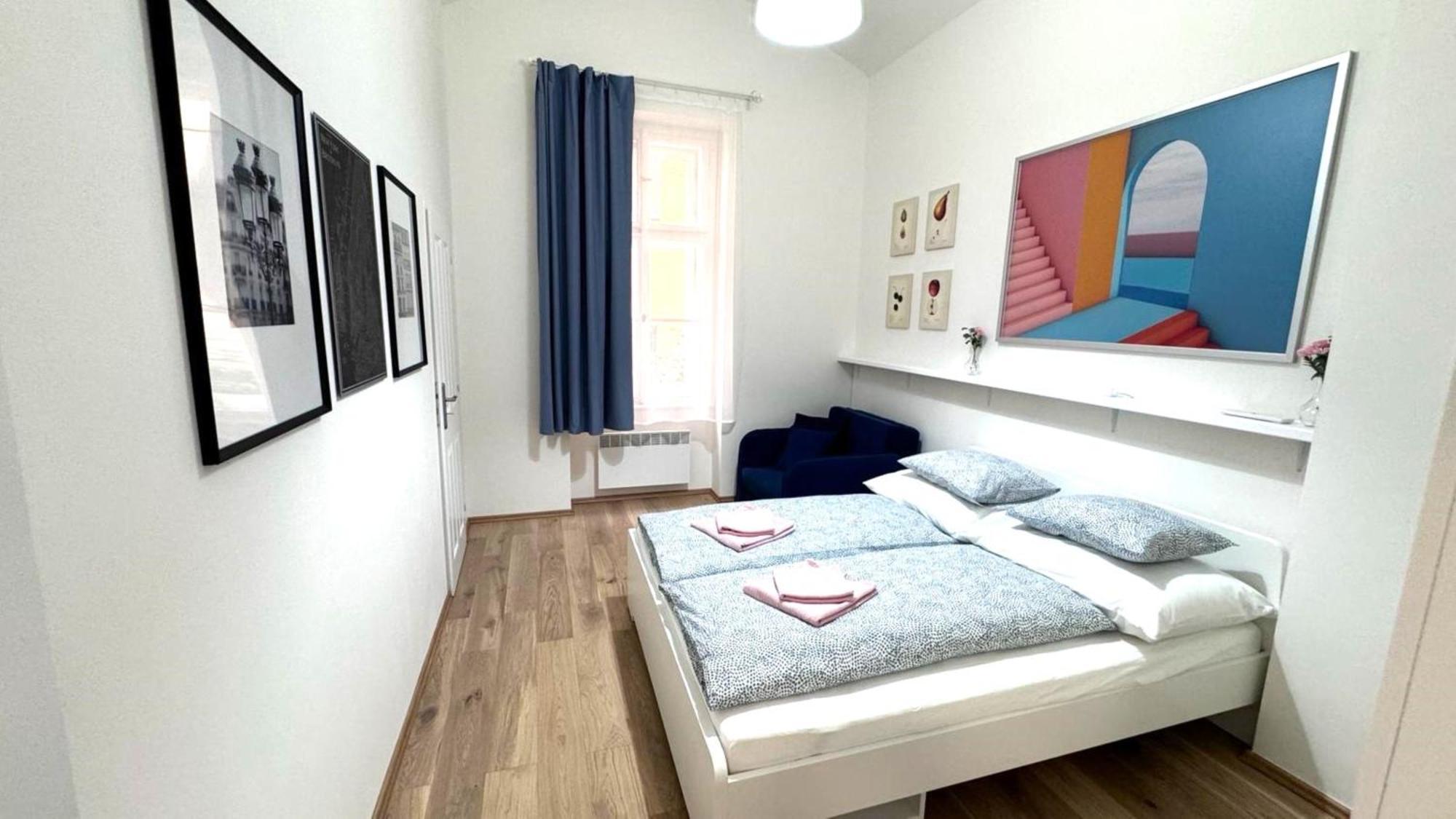 Side Street Apartments Прага Экстерьер фото