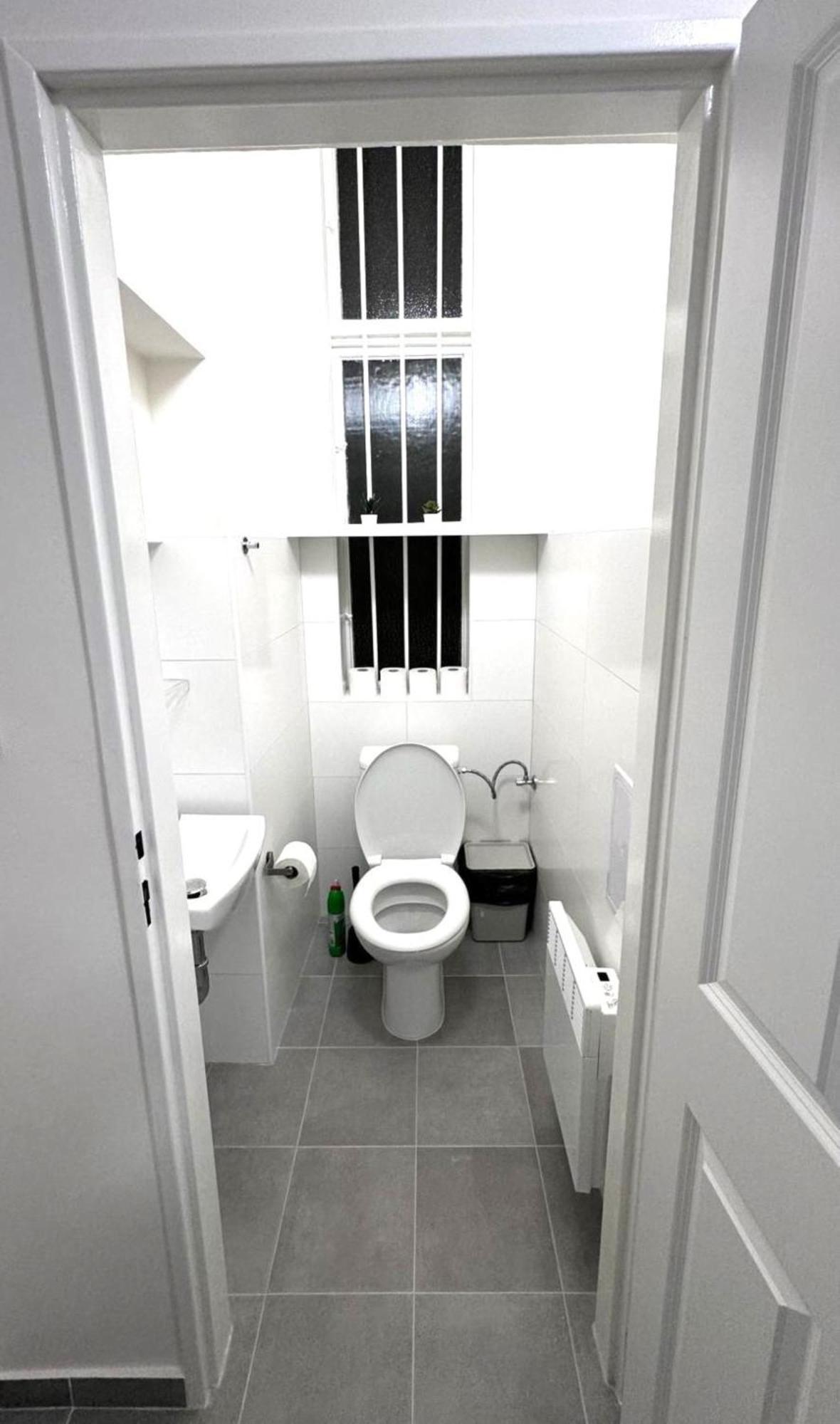 Side Street Apartments Прага Экстерьер фото