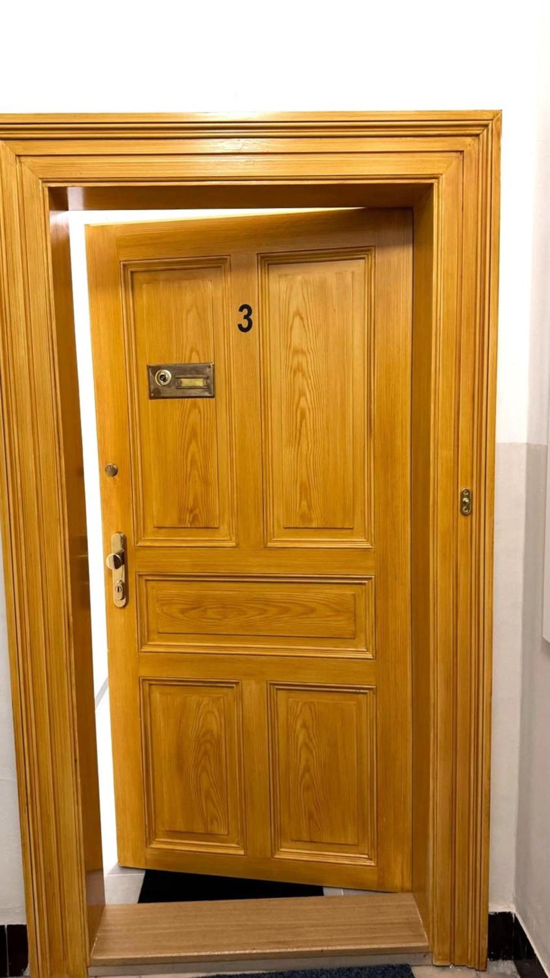 Side Street Apartments Прага Экстерьер фото