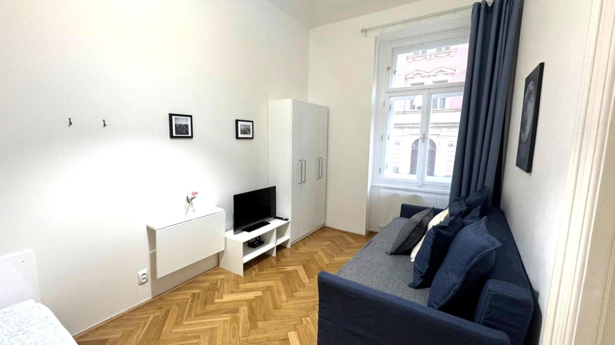 Side Street Apartments Прага Экстерьер фото