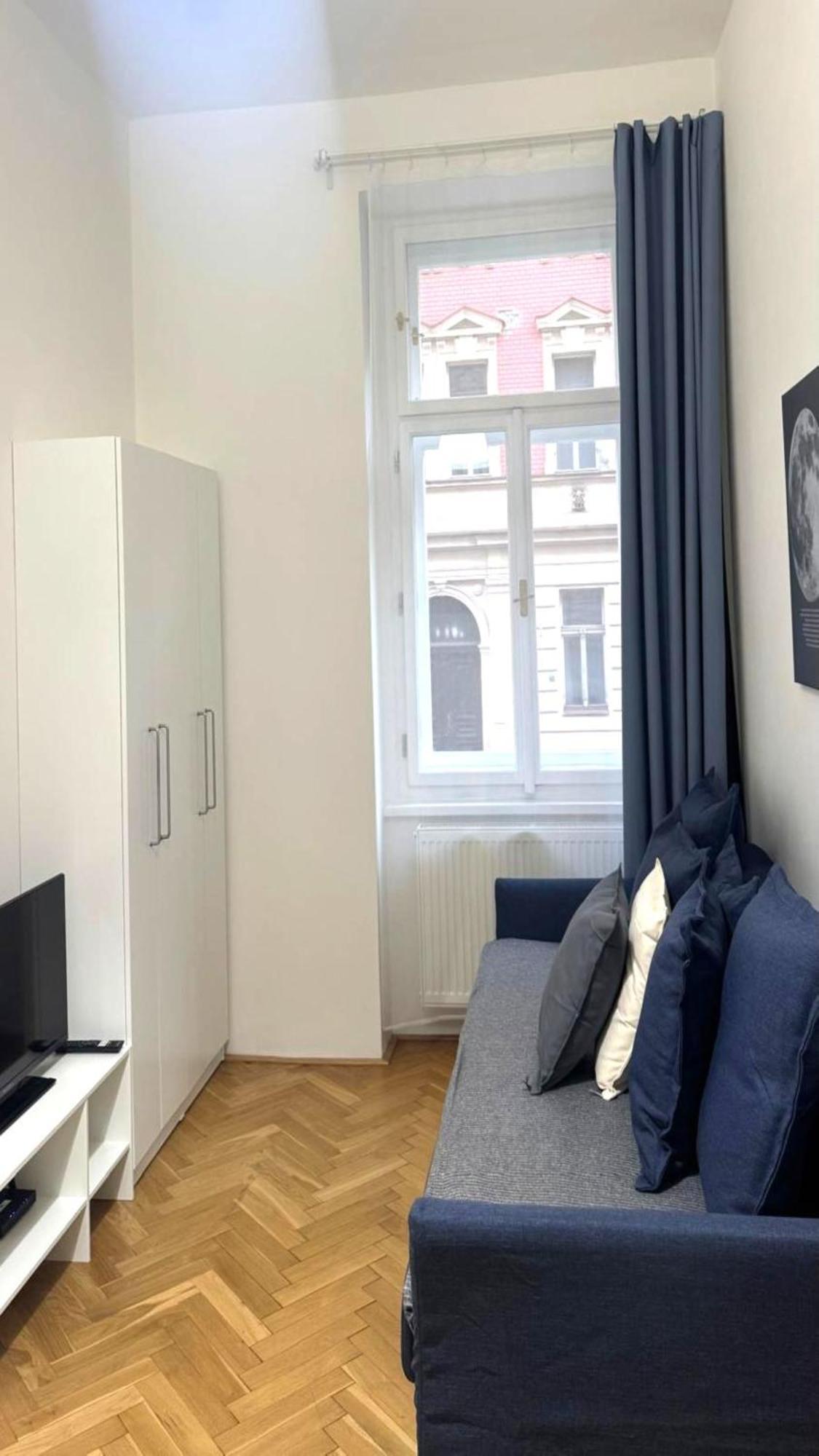 Side Street Apartments Прага Экстерьер фото