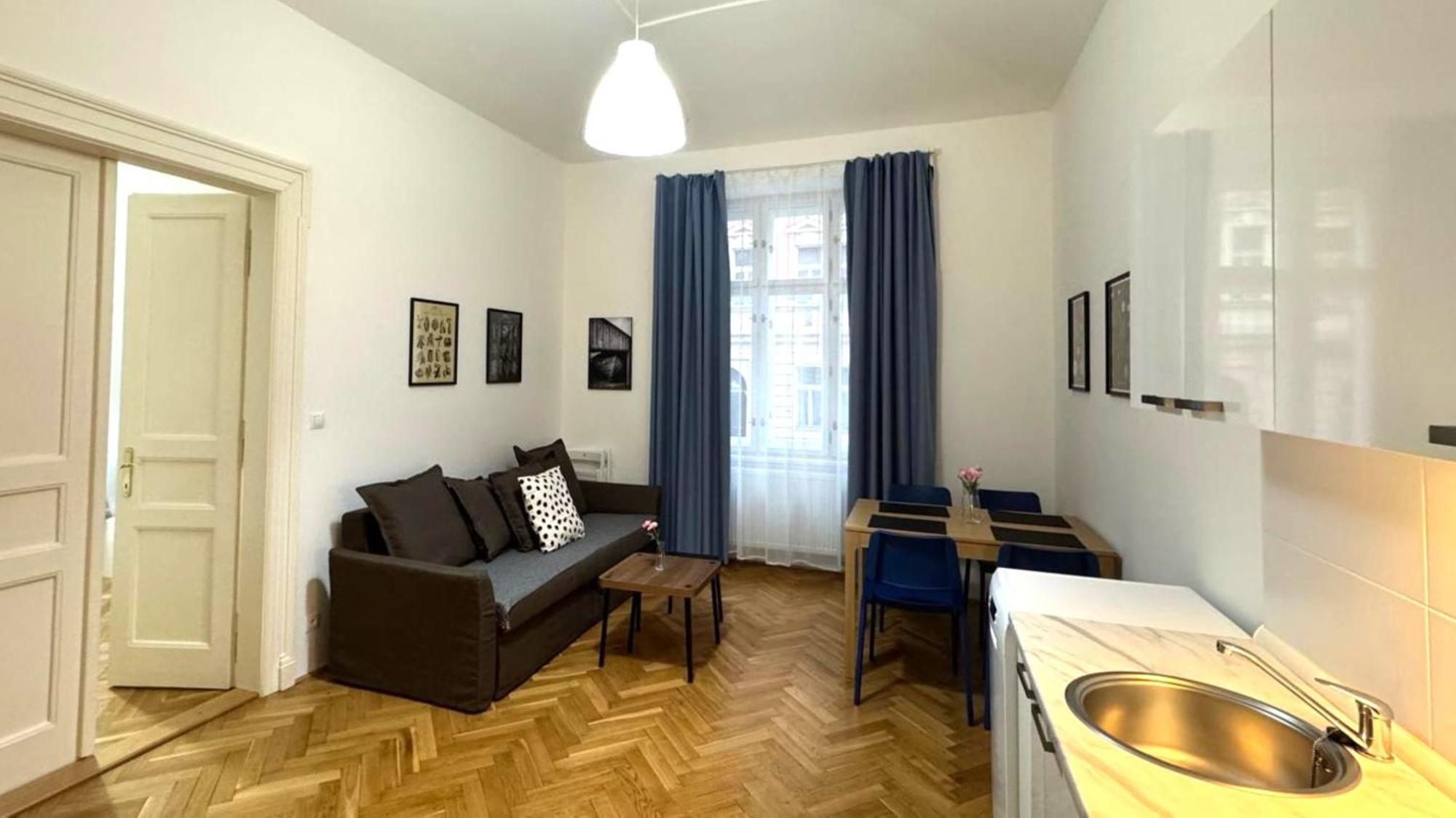 Side Street Apartments Прага Экстерьер фото