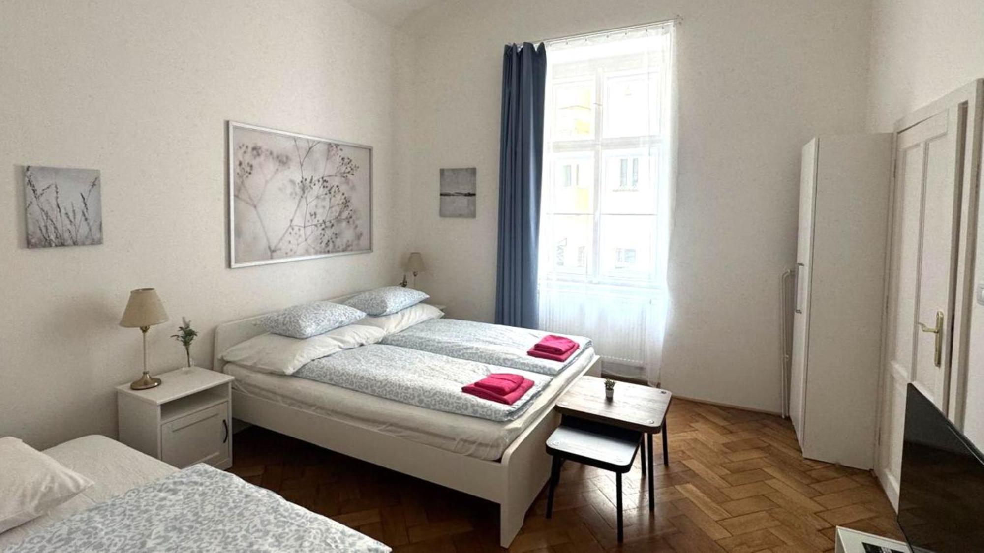 Side Street Apartments Прага Номер фото