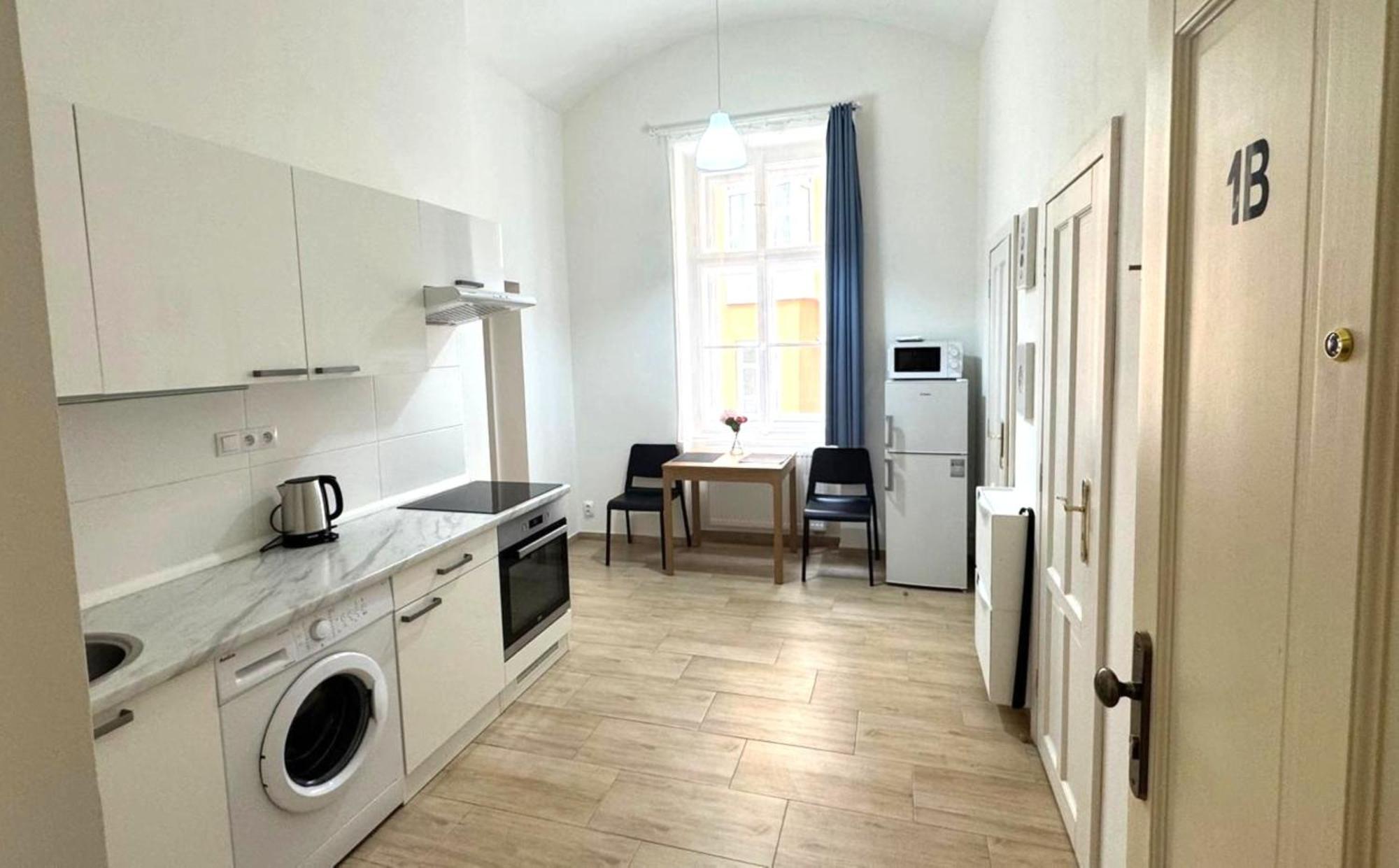 Side Street Apartments Прага Номер фото