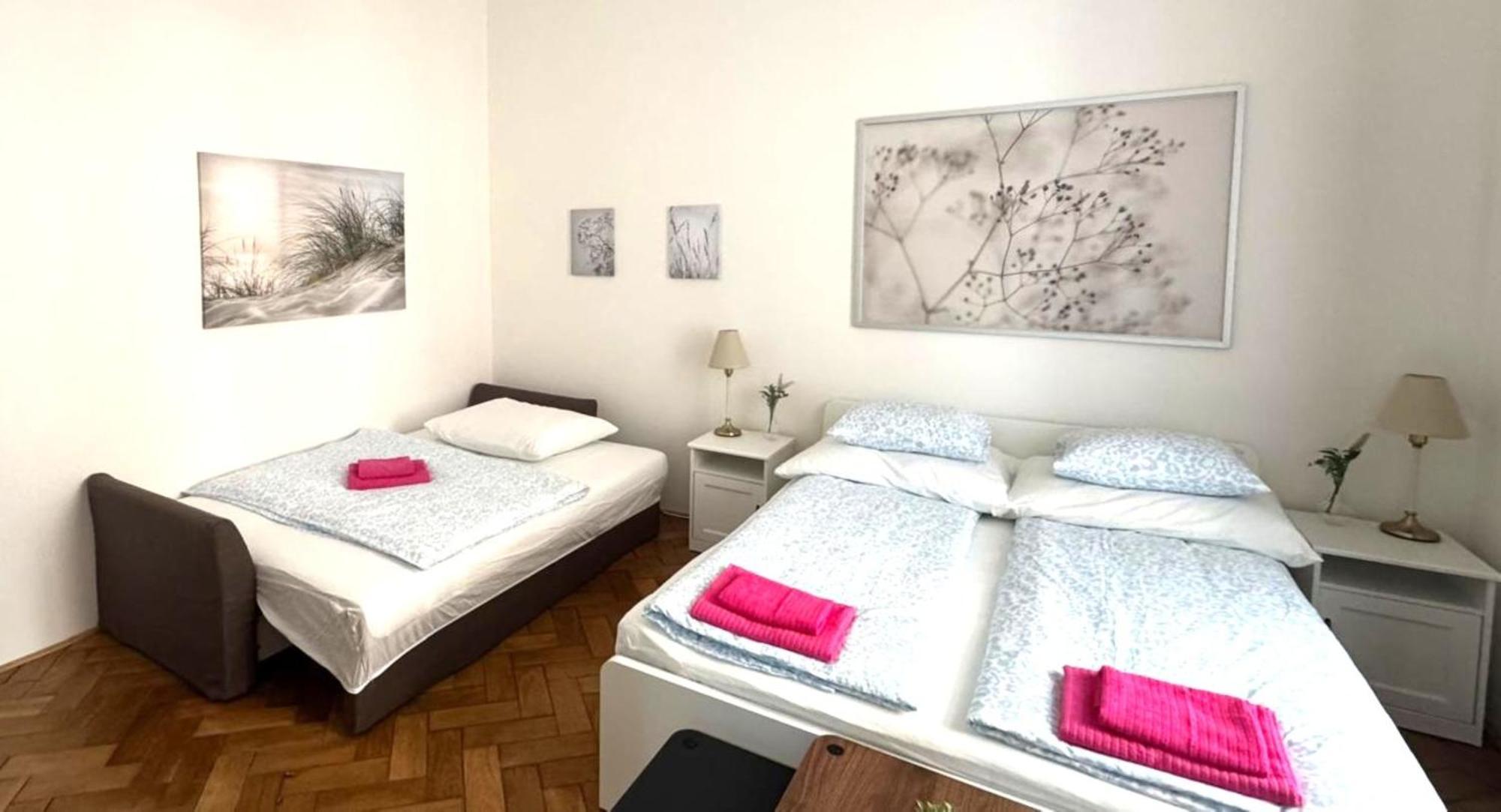 Side Street Apartments Прага Экстерьер фото