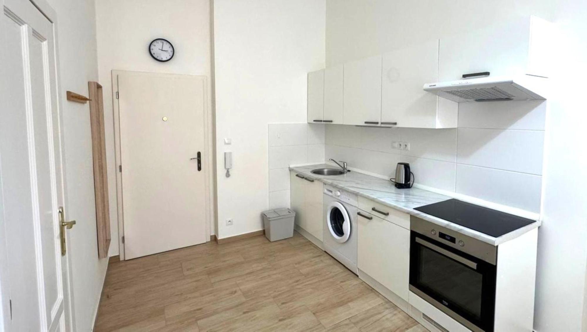 Side Street Apartments Прага Экстерьер фото