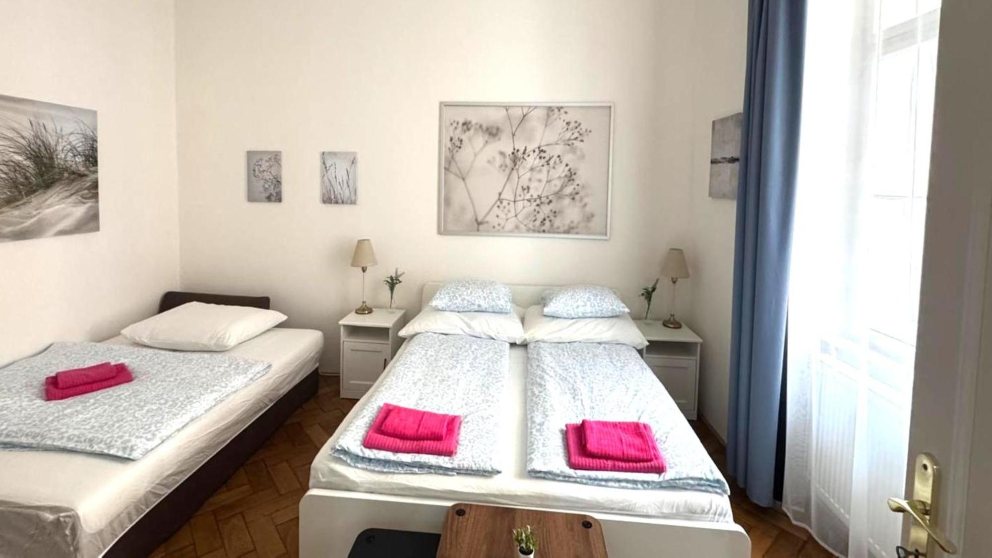 Side Street Apartments Прага Экстерьер фото
