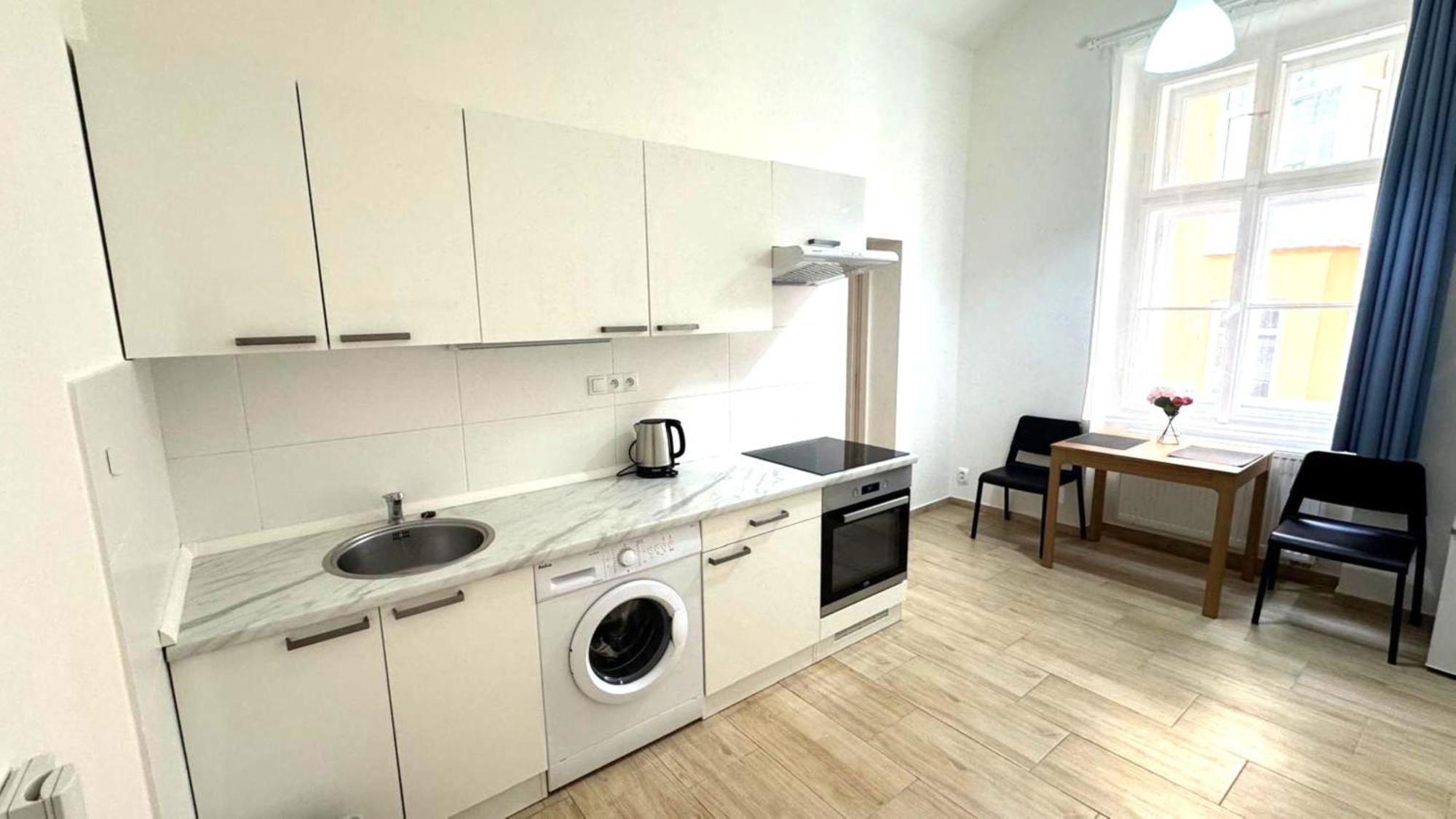 Side Street Apartments Прага Номер фото